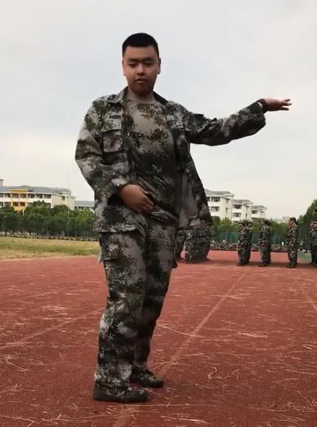 抖音军训视频,抖音上的青春蜕变瞬间